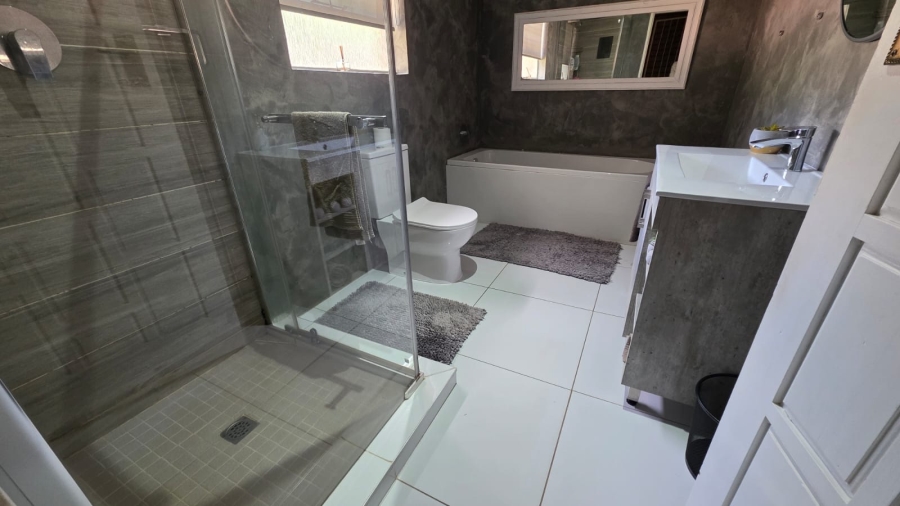 3 Bedroom Property for Sale in Wilkoppies North West